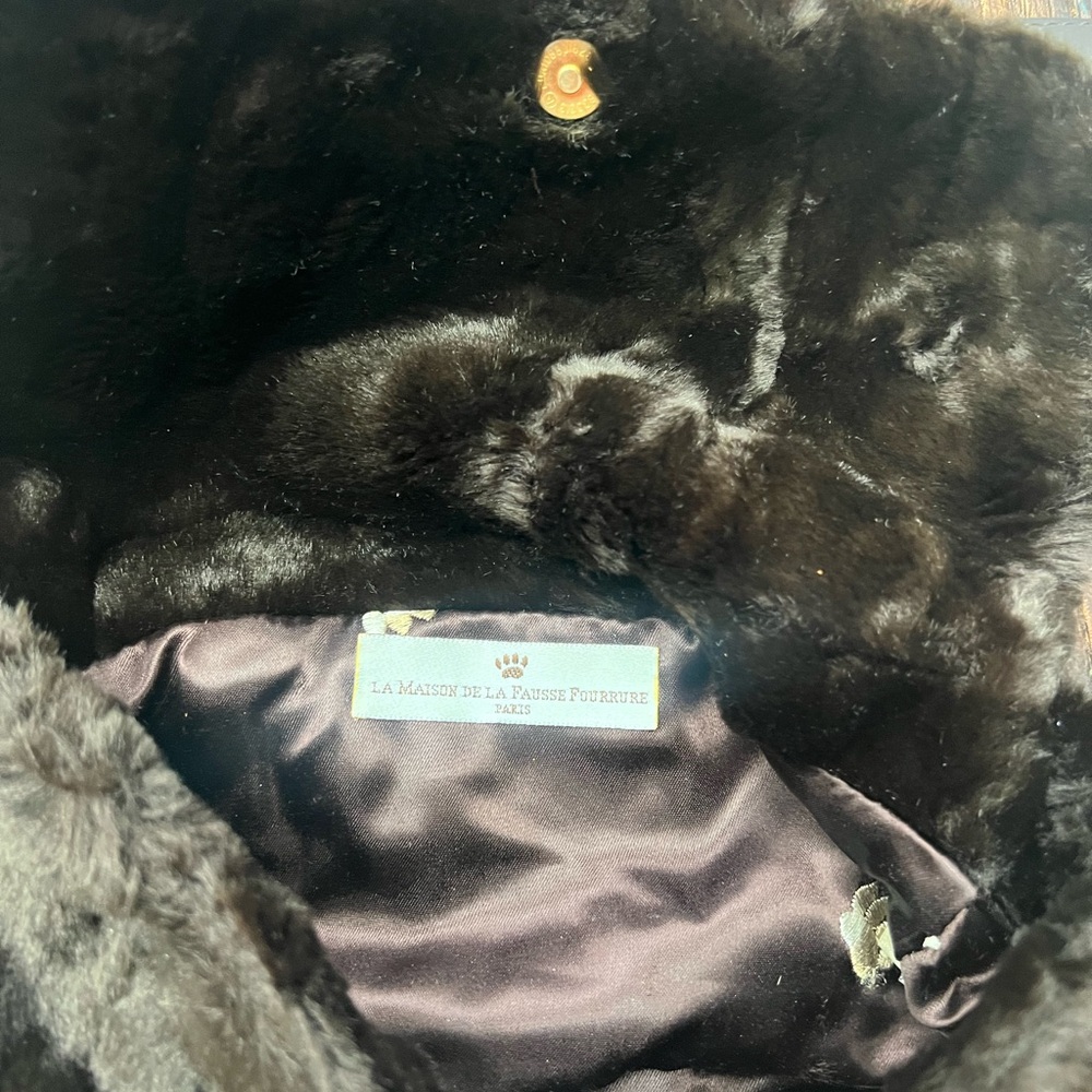 Elegant Black Faux Fur Shoulder Bag - Picture 3 of 3